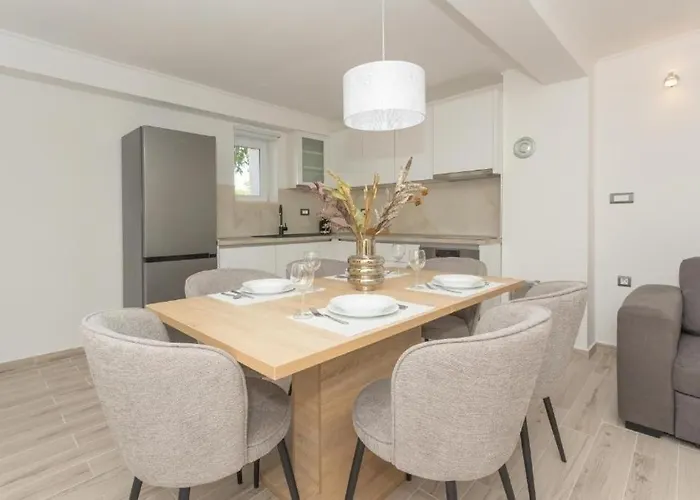 Family Friendly House With A Swimming Pool Vrpolje, Sibenik - 25004