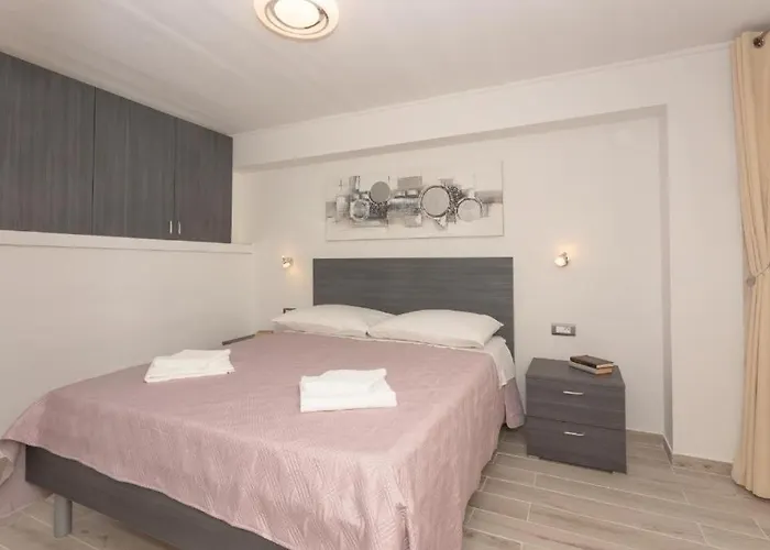 Family Friendly House With A Swimming Pool Vrpolje, Sibenik - 25004